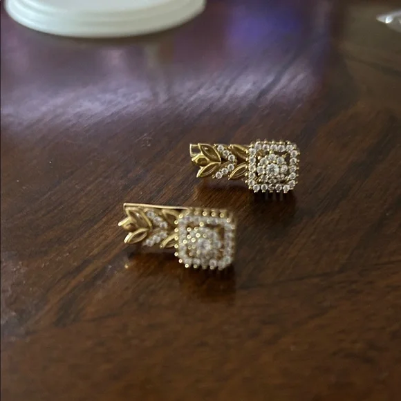 Elegant Gold and Silver Women's Earrings - Picture 1 of 2
